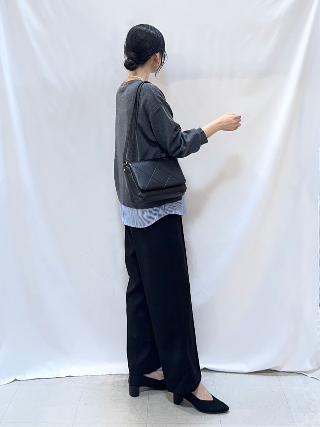 𝐇𝐢𝐫𝐨𝐦𝐢さんの「SHOO･LA･RUE｜【洗濯機可/S-LL/高レビュー】上品シルエットで美しい イージーワイドパンツ」を使ったコーディネート