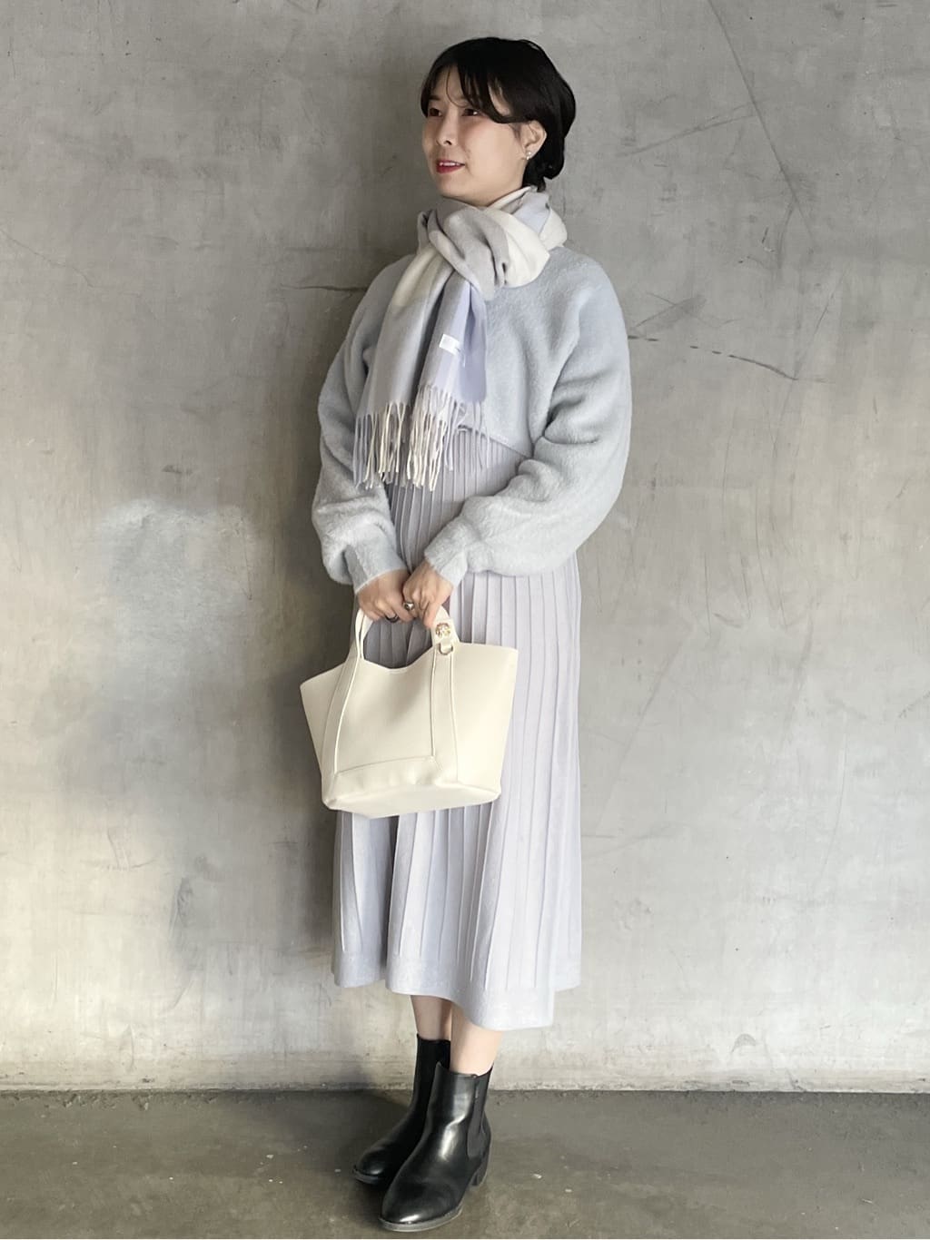 tomokoさんの「OPAQUE.CLIP｜ラメフェザープルオーバーセット ニットワンピース【洗濯機OK】《XS～LL》」を使ったコーディネート