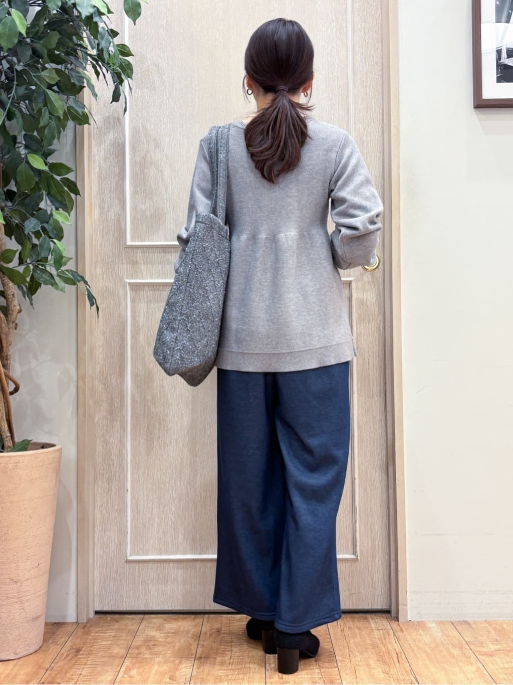 なみさんの「SHOO･LA･RUE｜【高レビュー】デニム見え 裏起毛ワイドパンツ」を使ったコーディネート