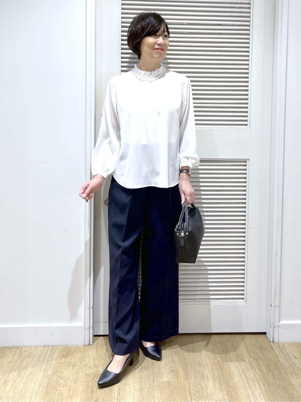 Miyazakiさんの「Dessin｜【洗える】フリルネックジョーゼットブラウス」を使ったコーディネート