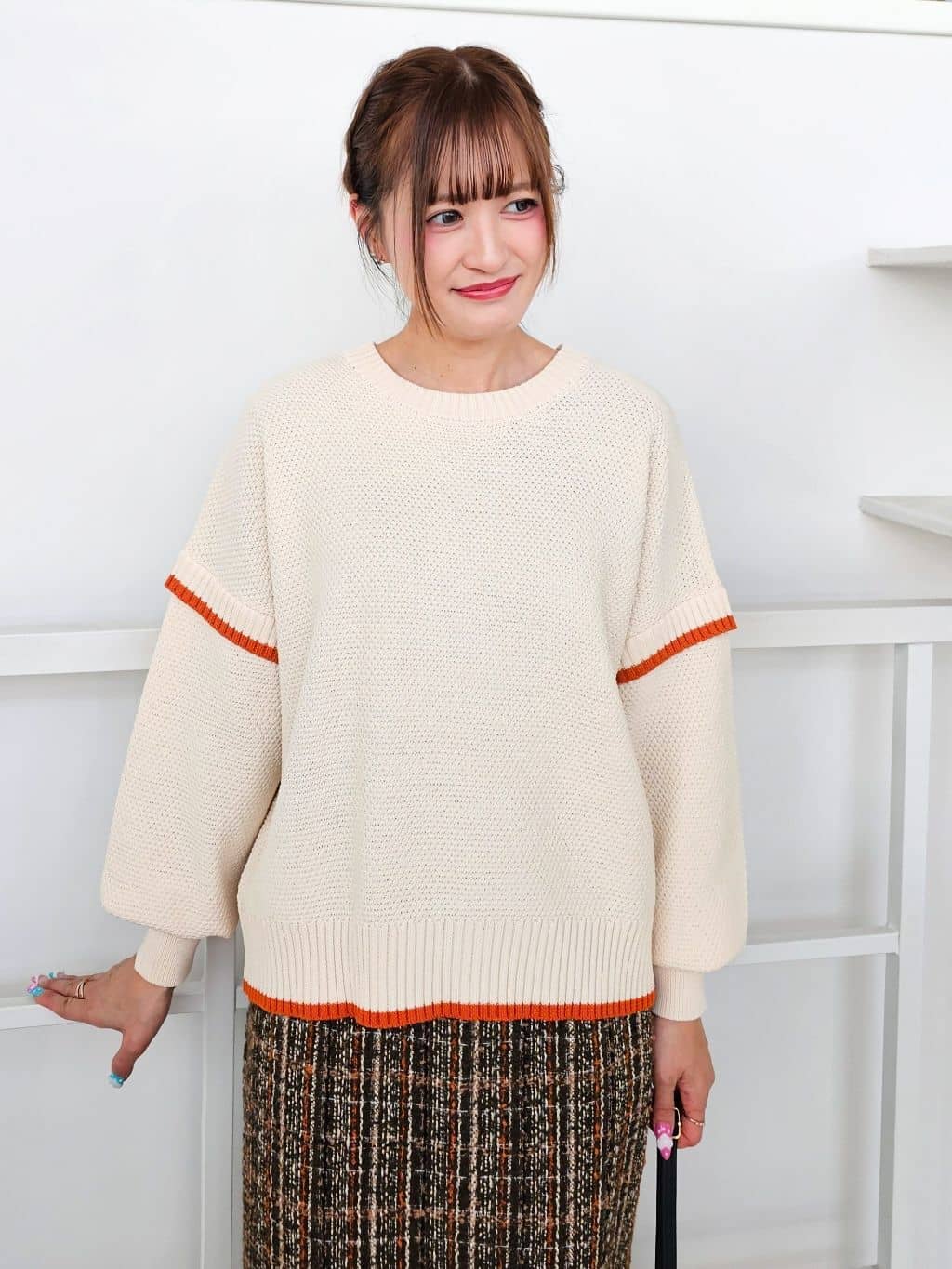 ゆゆさんの「SHOO･LA･RUE｜【前後2WAY/S-LL】体型カバーもこなれ見えも叶う　ふんわりお袖の配色パイピングニット」を使ったコーディネート