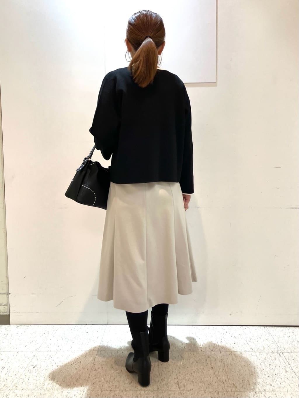 kozuさんの「Reflect｜【秋映え／単品使い◎／すっきり見え】ブローチ付きニットアンサンブル」を使ったコーディネート