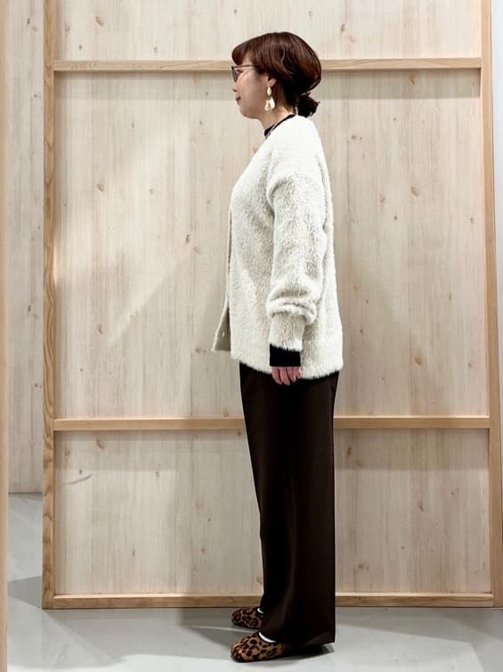 nakoさんの「THE SHOP TK｜【ふわふわあったか】フェザーカーディガン」を使ったコーディネート