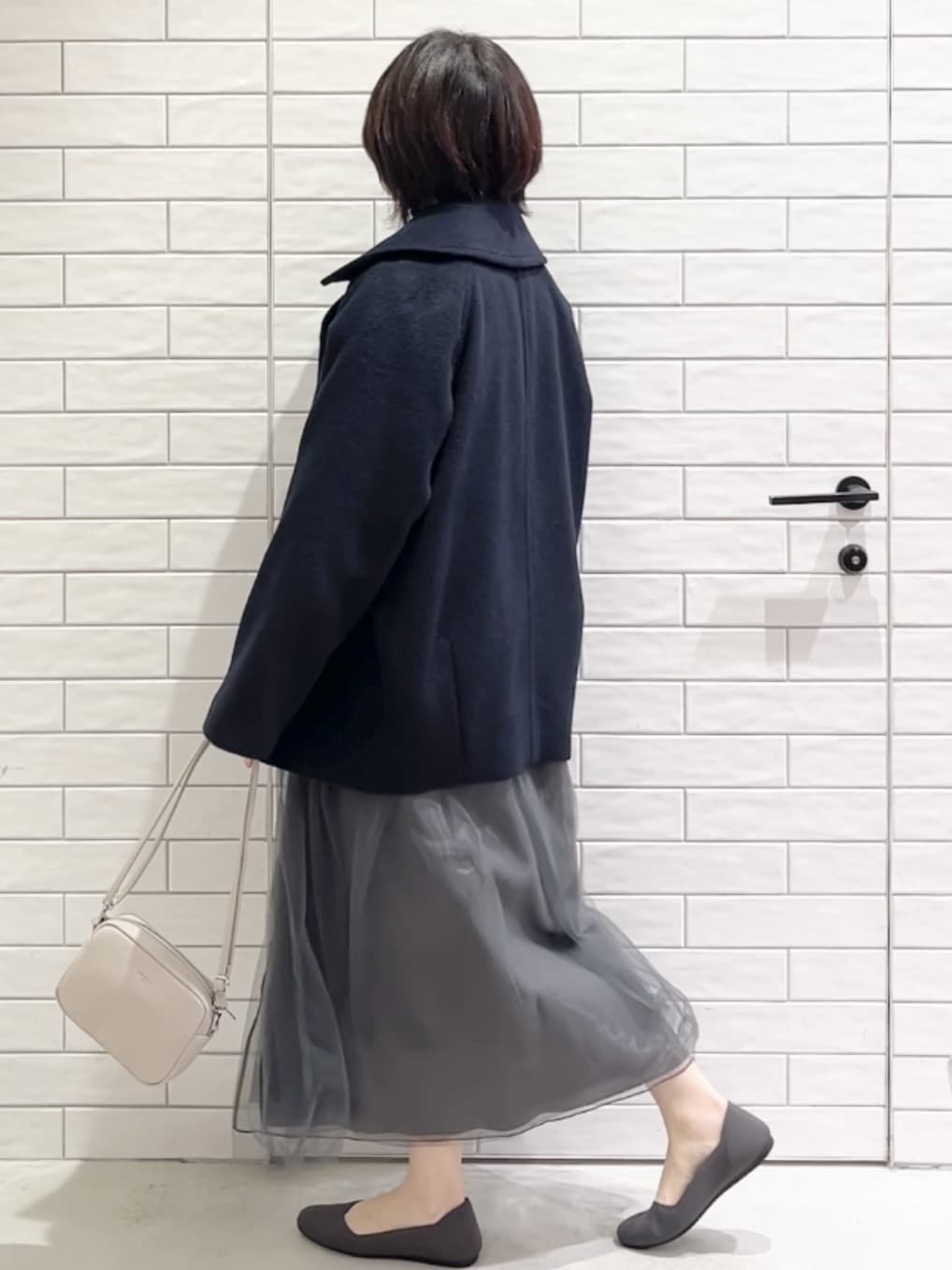 しおりさんの「OPAQUE.CLIP｜カシミヤブレンドウールミドルピーコート」を使ったコーディネート