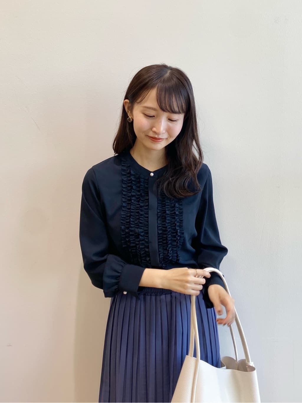みさかさんの「index｜バンドカラーフリルブラウス【洗濯機OK／イージーアイロン】」を使ったコーディネート