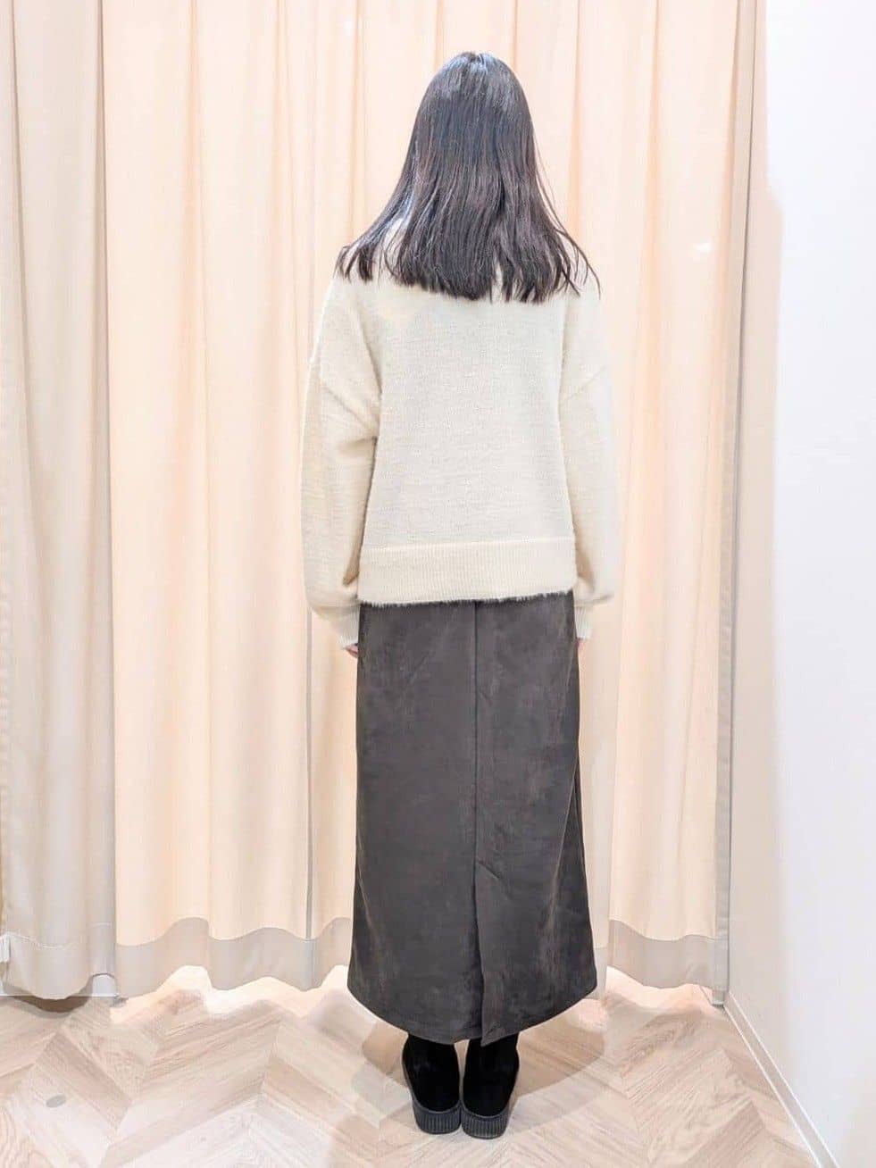 hinaさんの「SHOO･LA･RUE｜大人きらめく ふわふわパール調ニット」を使ったコーディネート