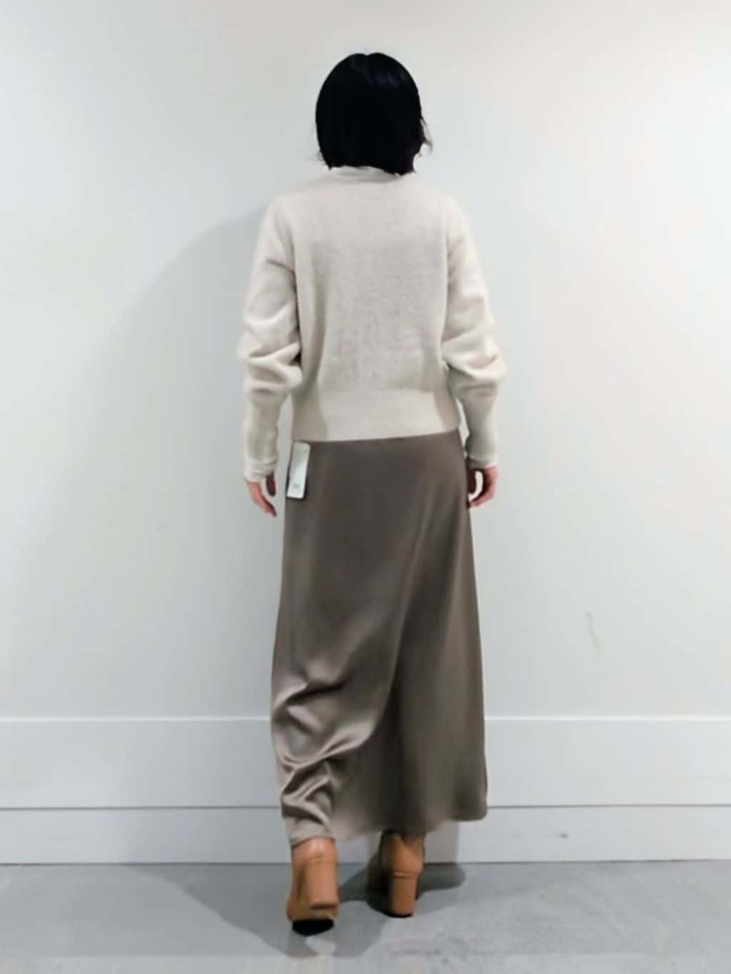 ミズタさんの「UNTITLED｜【ふわふわニット/前後2WAY】フォックスカシミヤカーディガン」を使ったコーディネート