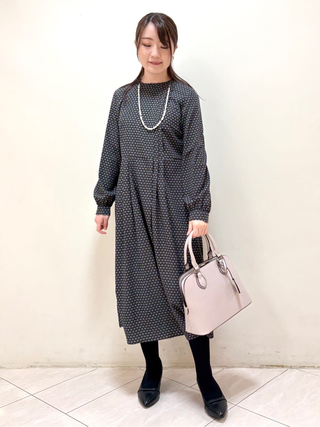 mikiさんの「Reflect｜【通勤/お出かけ◎】ジオメプリントクラシカルワンピース」を使ったコーディネート