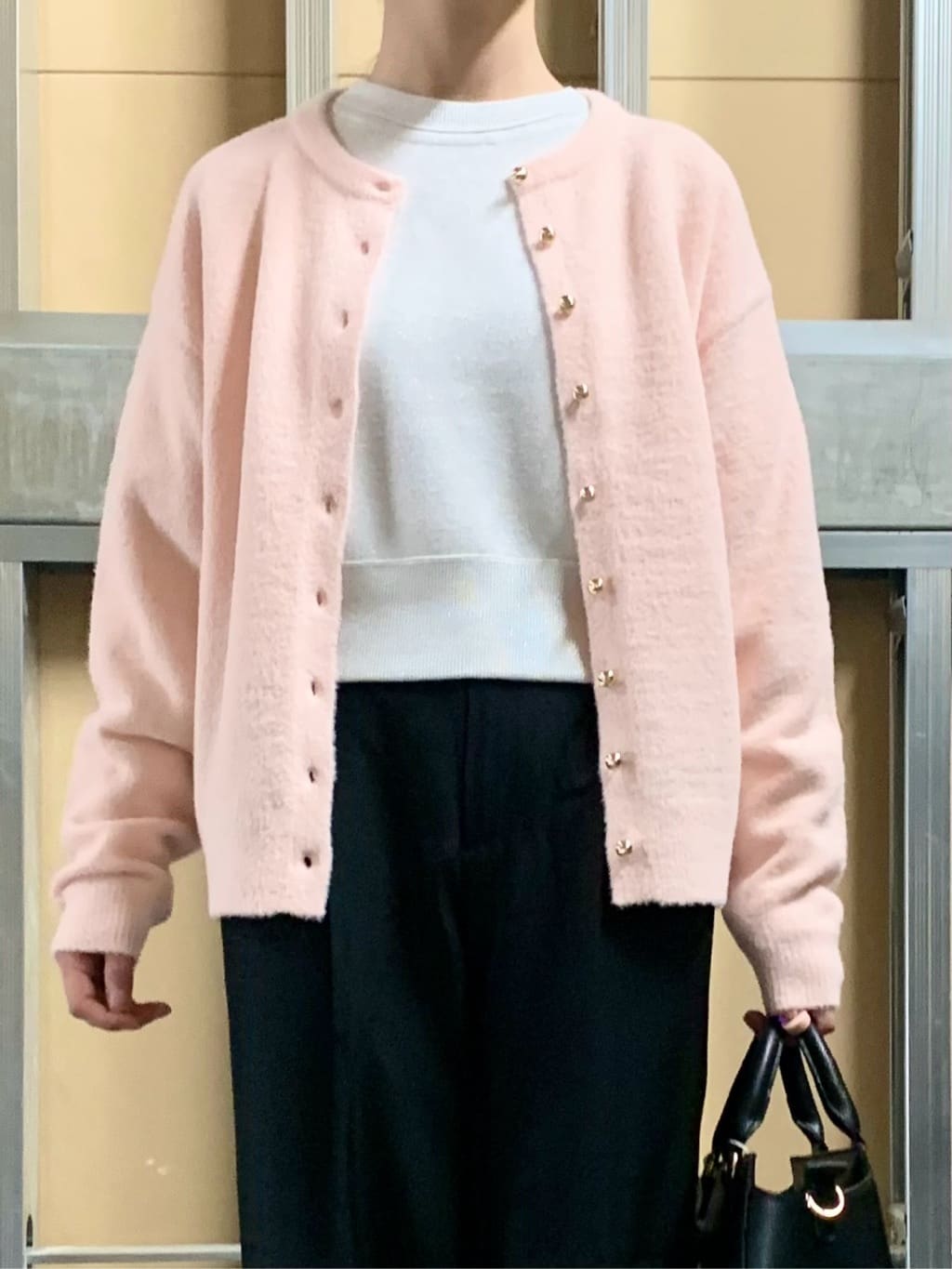 sahoさんの「THE SHOP TK｜ふわふわミニシャギー クルーネックカーディガン」を使ったコーディネート