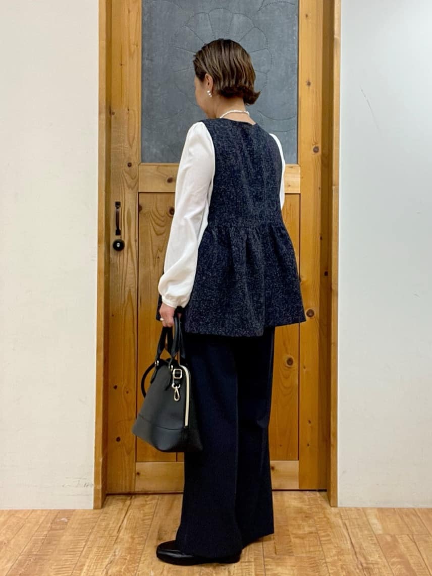 ゆみさんの「SHOO･LA･RUE｜【洗濯機可/セットアップ可】サラっと軽やか ワイドストレートパンツ」を使ったコーディネート
