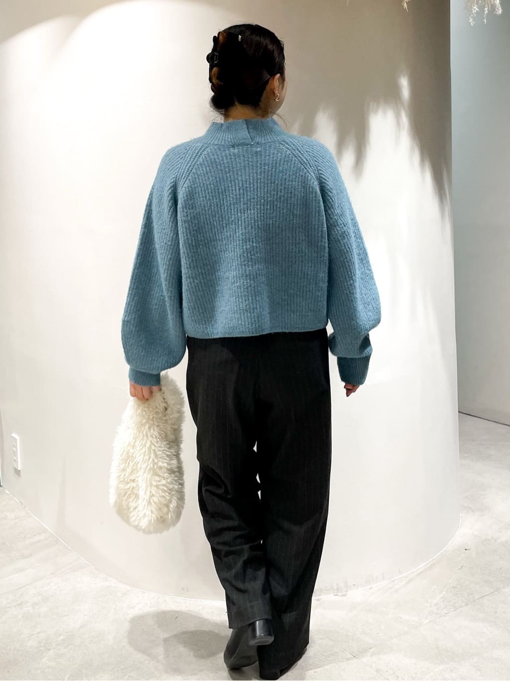 かりんさんの「OPAQUE.CLIP｜ピンストライプイージーワイドパンツ【吸湿発熱／ストレッチ／洗濯機OK】」を使ったコーディネート