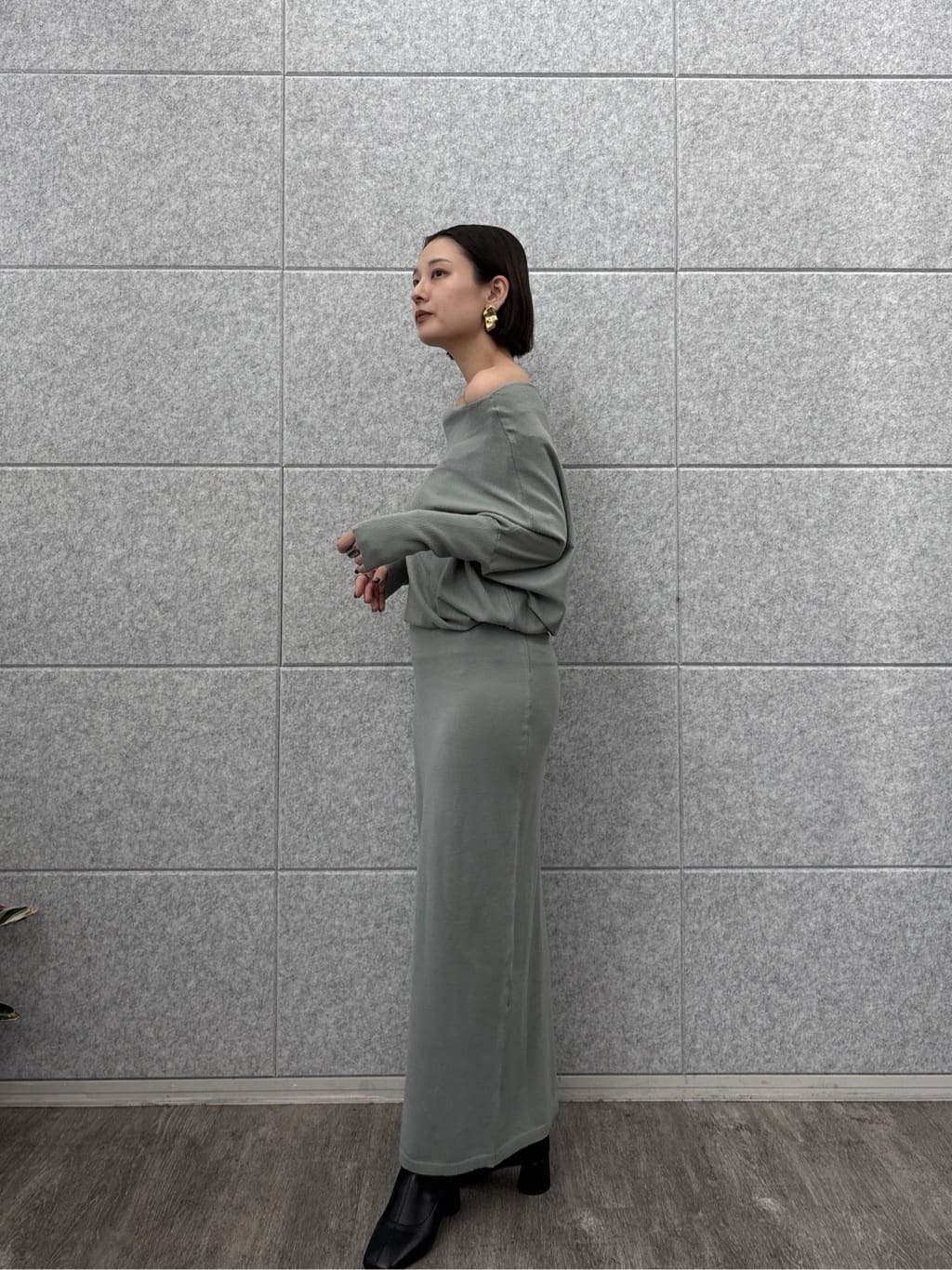 ayanoさんの「INDIVI｜ドレープオフショルニットワンピース」を使ったコーディネート