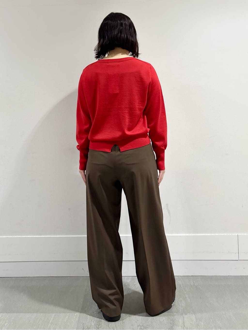 モエカさんの「UNTITLED｜【アンサンブル可/洗える】シルクウールカシミヤ ドルマンスリーブニット」を使ったコーディネート