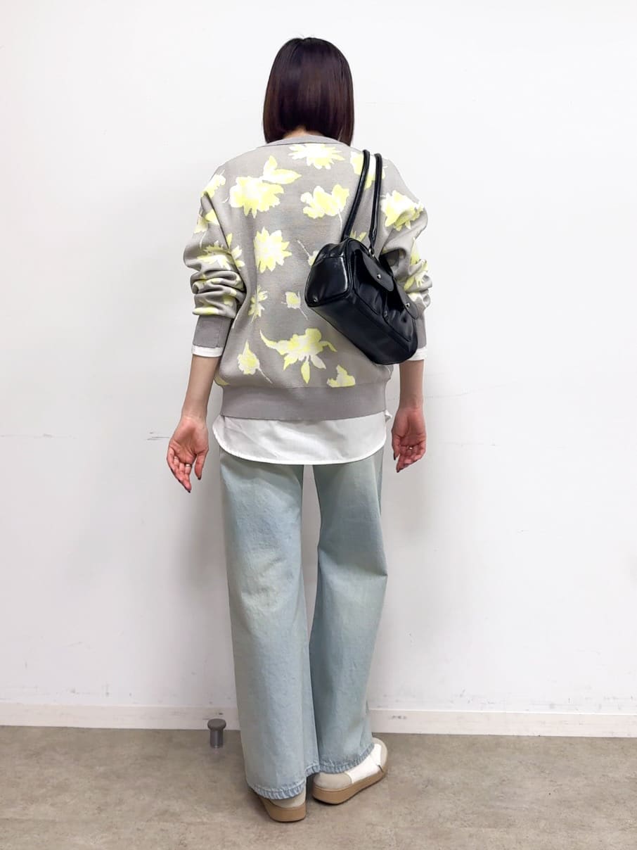 𝐜𝐡𝐢𝐤𝐚さんの「SHOO･LA･RUE｜【洗濯機可/S-LL】ゆるシルエット 甘すぎない　大人の花柄もちもちニット」を使ったコーディネート