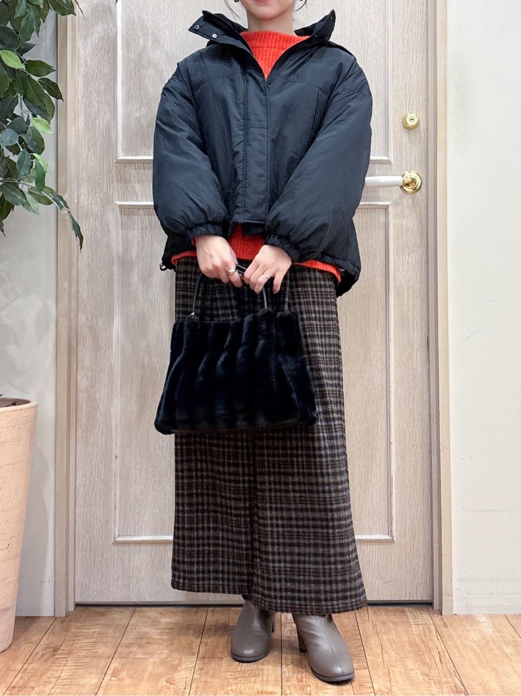 なみさんの「SHOO･LA･RUE｜【撥水/あったか】たっぷり着られる 中綿モンスターショートコート」を使ったコーディネート