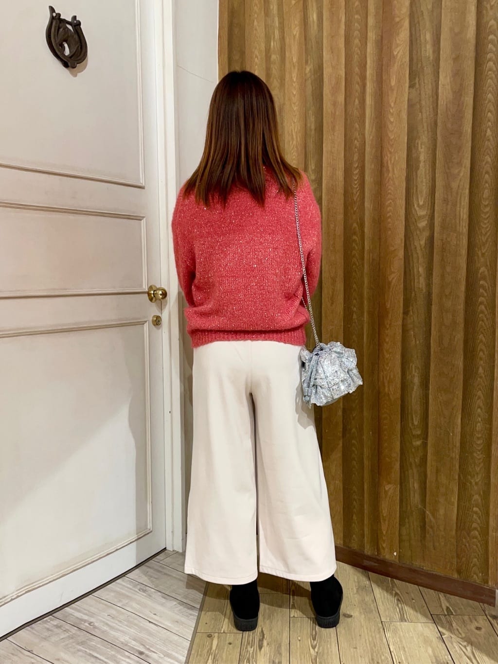 ちえさんの「SHOO･LA･RUE｜【洗濯機可/S-LL】上品にキラリと華やぐ スパンコールニット」を使ったコーディネート
