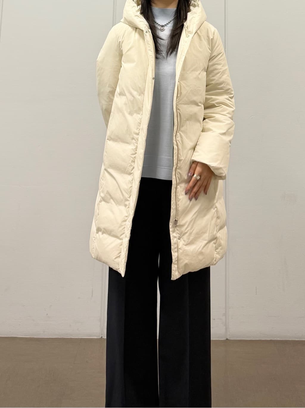 mizukiさんの「INDIVI｜【撥水／洗える】ステッチレス ロングダウンコート」を使ったコーディネート