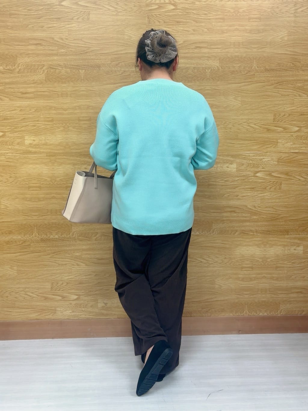 ぁむさんの「SHOO･LA･RUE｜【洗濯機可/セットアップ可】さりげないラメ使いで差をつける クルーネックニット」を使ったコーディネート