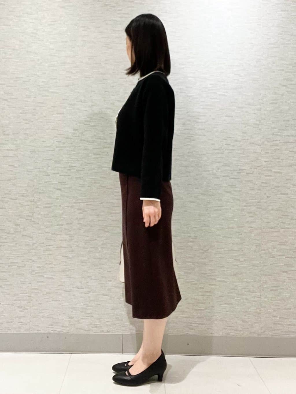 marikoさんの「Reflect｜【秋映え／単品使い◎／すっきり見え】ブローチ付きニットアンサンブル」を使ったコーディネート