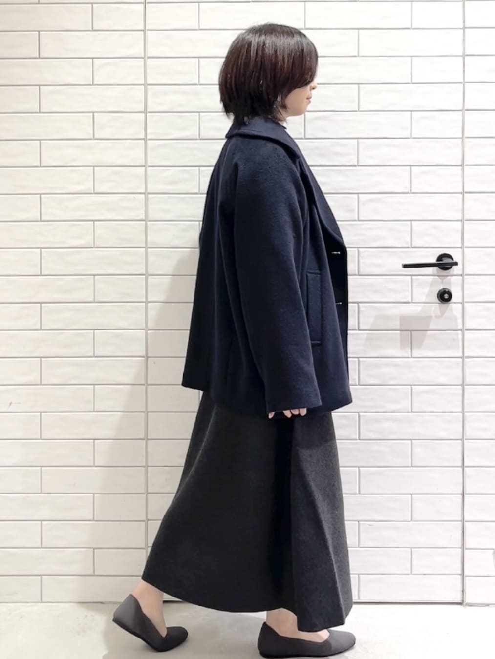 しおりさんの「OPAQUE.CLIP｜カシミヤブレンドウールミドルピーコート」を使ったコーディネート