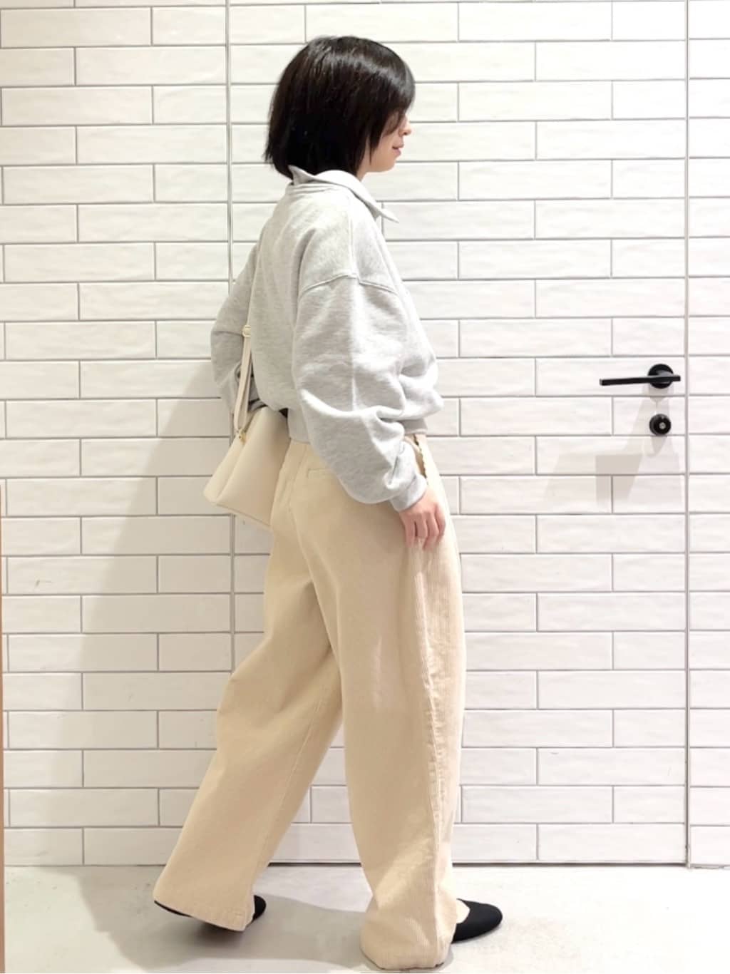 しおりさんの「OPAQUE.CLIP｜ハーフZIPロゴ刺繍裏毛【洗濯機OK】」を使ったコーディネート