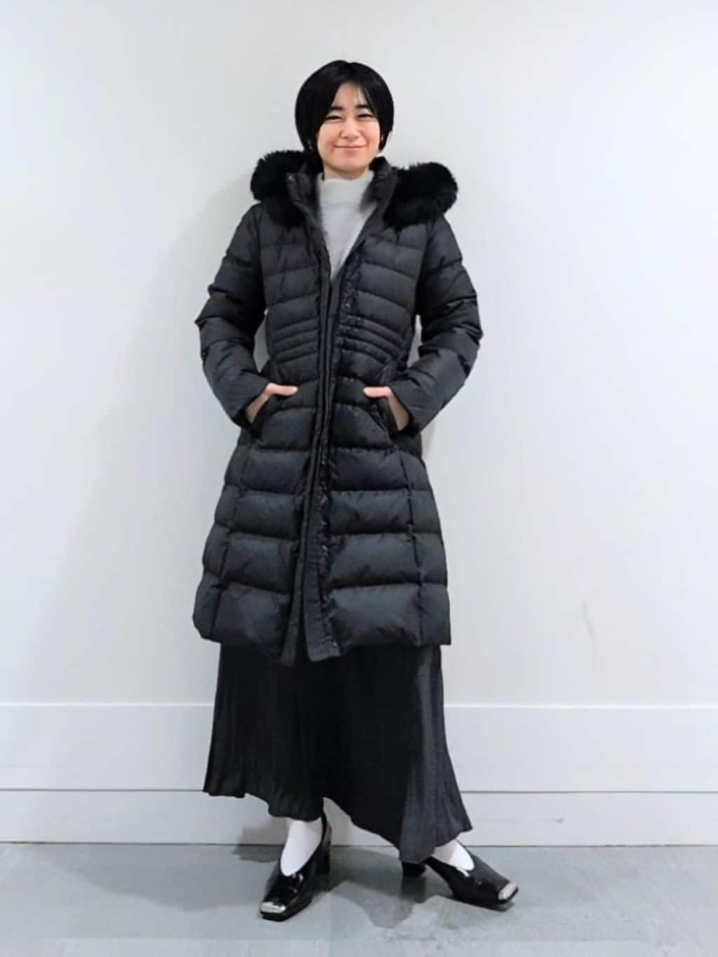 ミズタさんの「UNTITLED｜【はっ水機能/フード取り外し可/防寒】ロングダウンコート」を使ったコーディネート