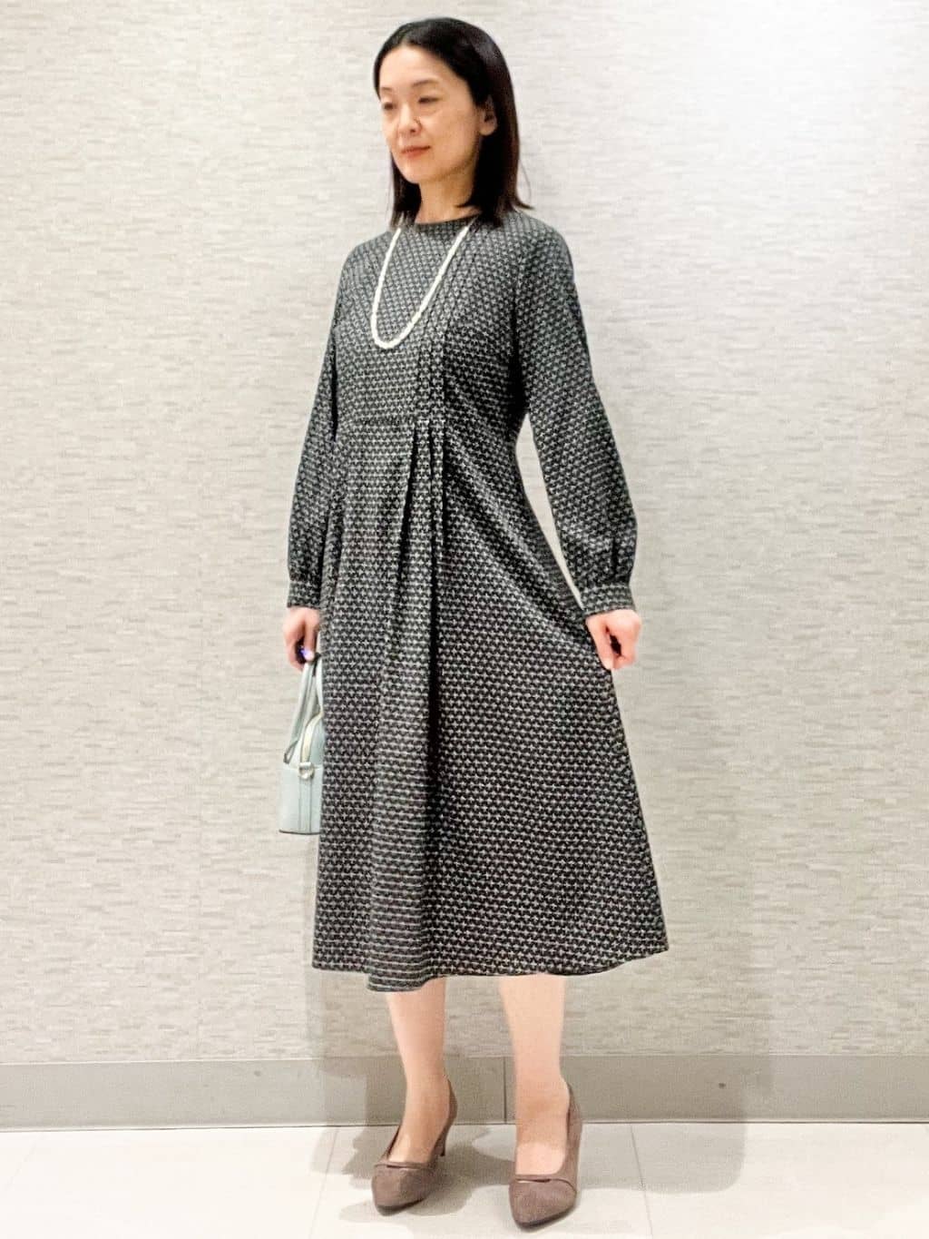 marikoさんの「Reflect｜【通勤/お出かけ◎】ジオメプリントクラシカルワンピース」を使ったコーディネート
