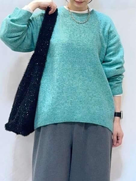 𝐇𝐢𝐫𝐨𝐦𝐢さんの「SHOO･LA･RUE｜【洗濯機可】お気に入りカラーを身にまとって　ふんわりゆるニット」を使ったコーディネート