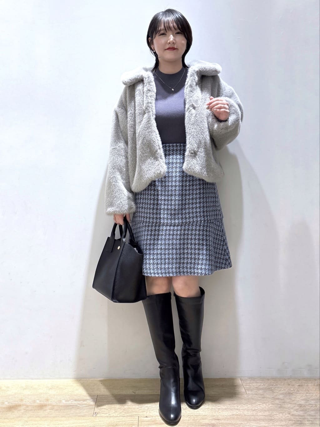 mizukiさんの「index｜ショルダーチュールフリルハイネックニット【洗濯機OK／抗ピル】」を使ったコーディネート