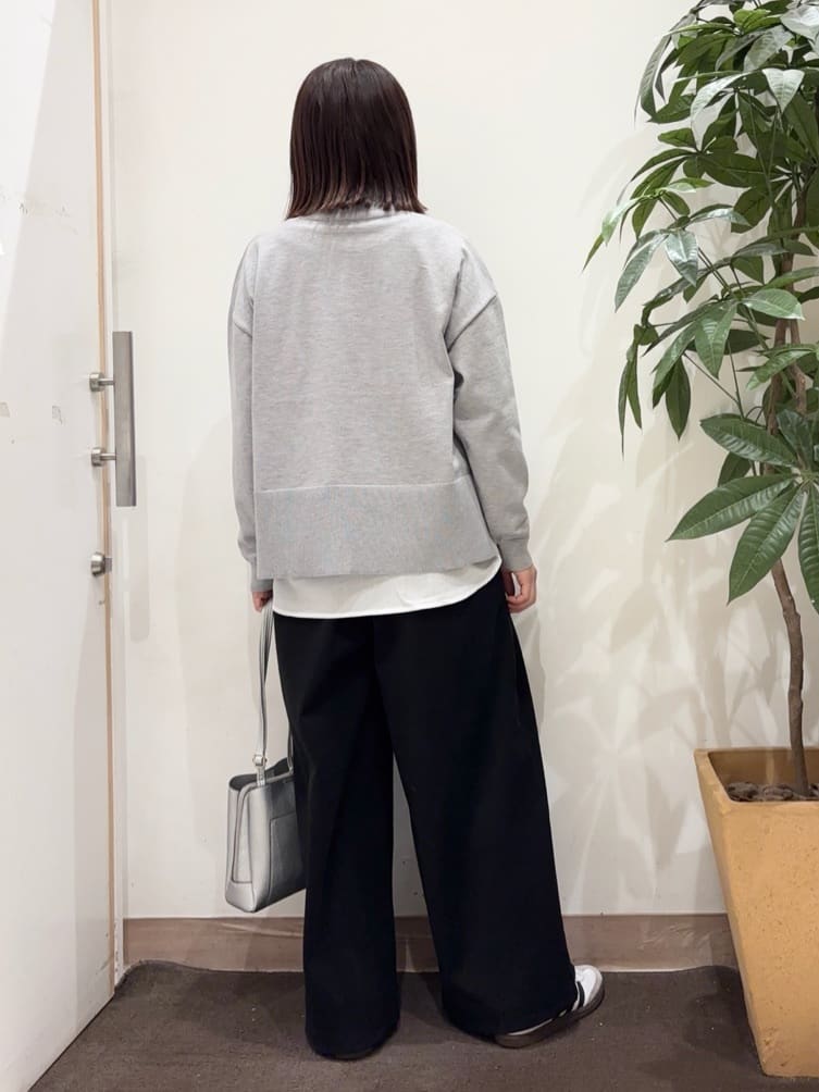 宗形さんの「SHOO･LA･RUE｜【2点セット/洗濯機可/S-LL】着回しがきく もちもちハイネックニット+裾シャツインナー」を使ったコーディネート
