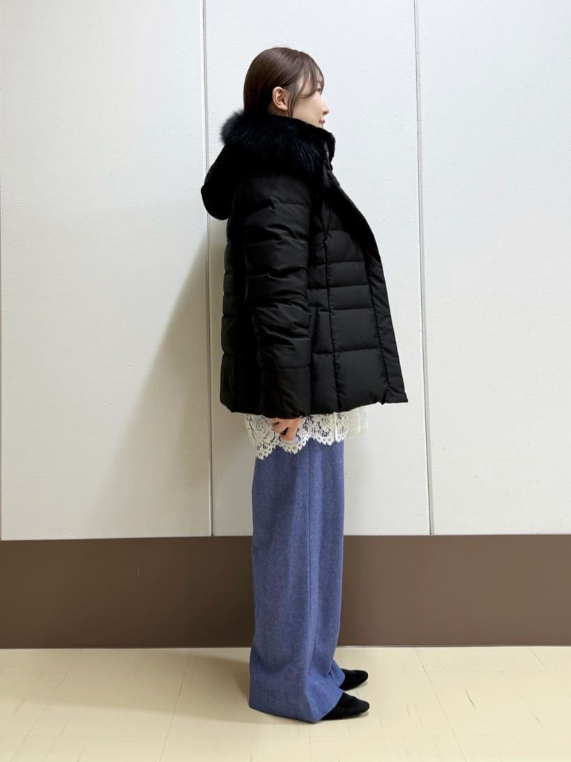 Rikoさんの「INDIVI｜【名品／撥水／抗菌防臭】ショート丈リサイクルダウンコート」を使ったコーディネート