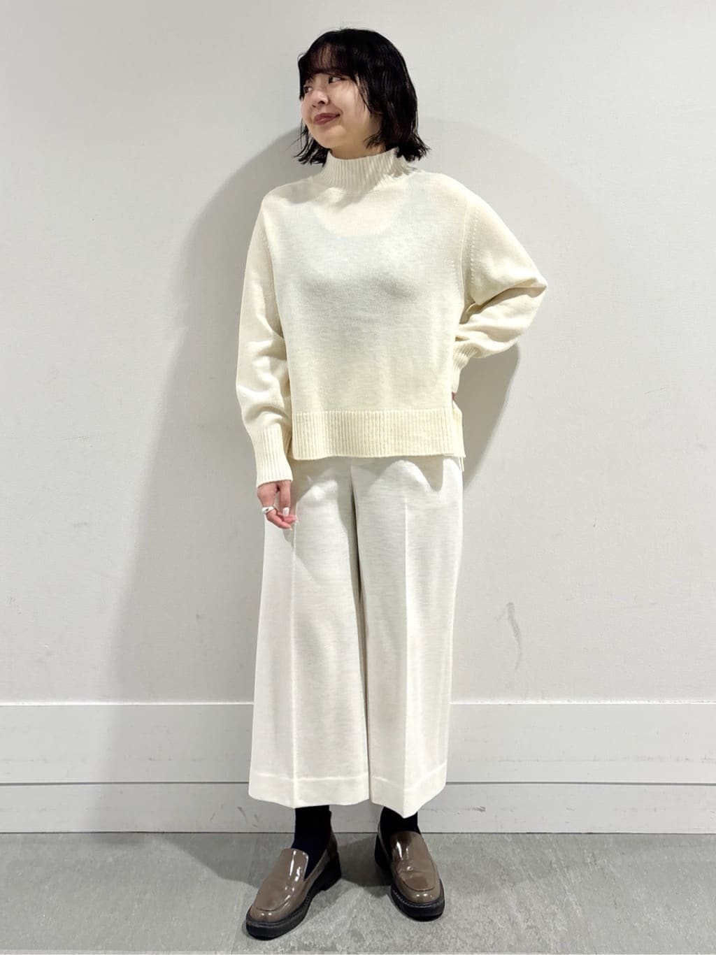 モエカさんの「UNTITLED｜【8色展開/洗える】ウールカシミヤ ハイネックニット」を使ったコーディネート