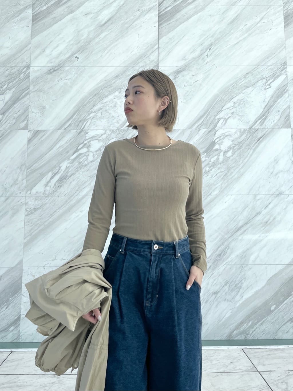 Harukaさんの「INDIVI｜バックオープンリブ長袖Tシャツ」を使ったコーディネート
