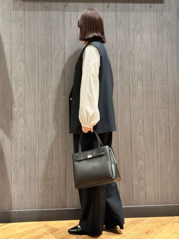 meiさんの「SHOO･LA･RUE｜【セットアップ可/S-LL/洗濯機可】サッと羽織ってこなれ見え ダブルブレストジレ」を使ったコーディネート
