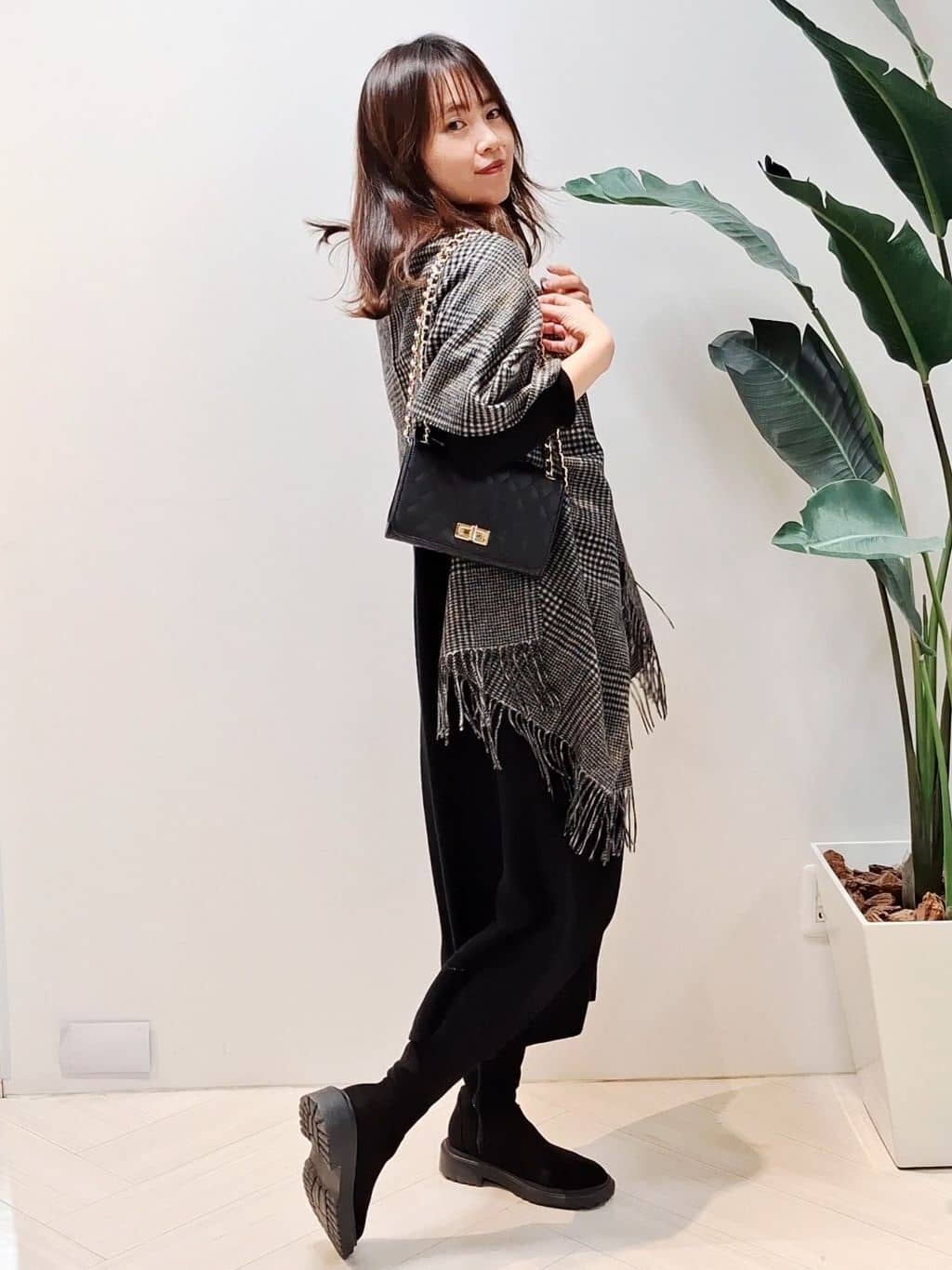 YuKaRiさんの「UNTITLED｜【ロング丈/ゆったりシルエット】テントライン ニットワンピース」を使ったコーディネート