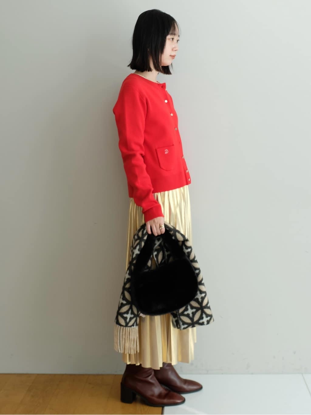 Kishimotoさんの「DRESSTERIOR｜◆【洗える/ストレッチ性/オンオフ】箔プリントプリーツスカート」を使ったコーディネート