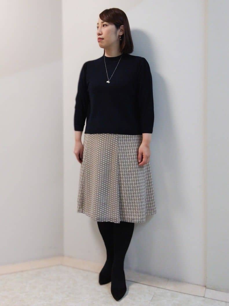 エリさんの「Reflect｜【選べる5色／アンサンブル可】クルーネックカーディガン」を使ったコーディネート