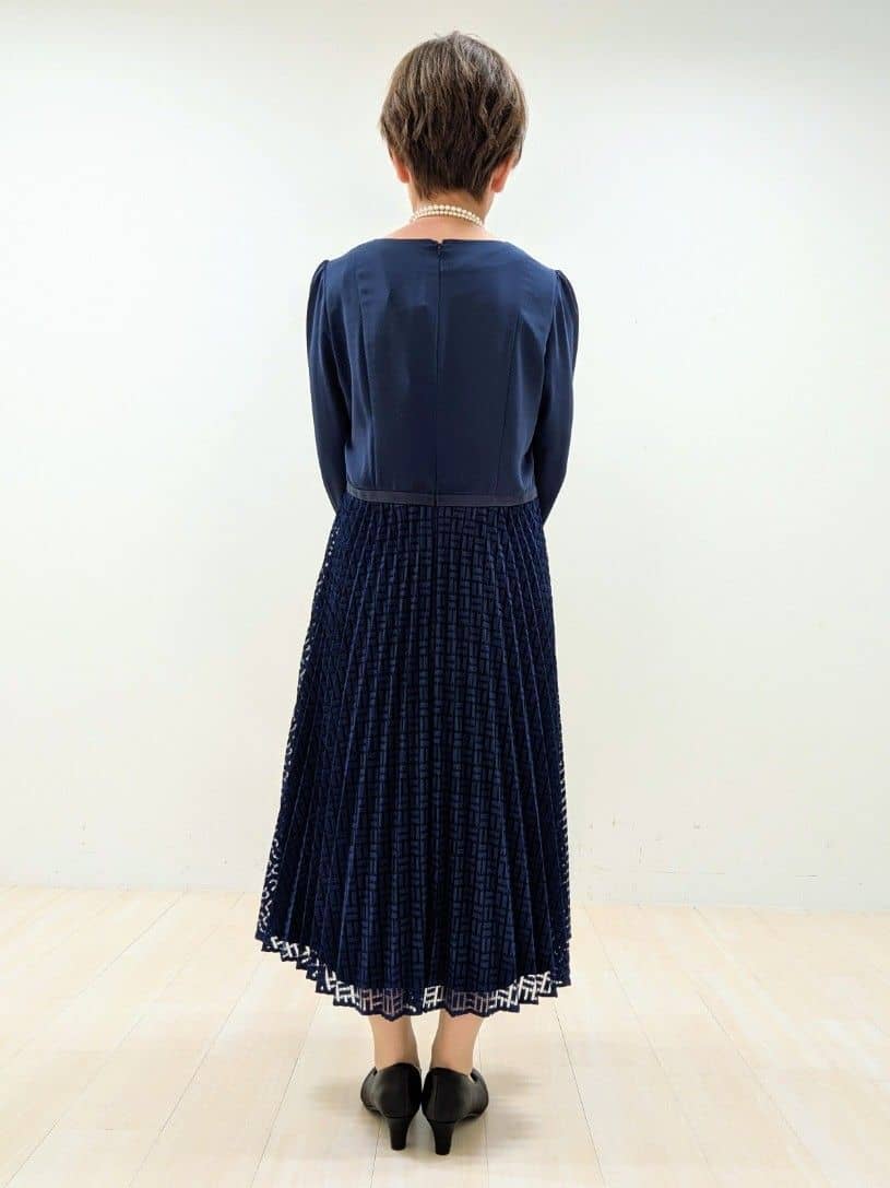 nishiさんの「Reflect｜【SS-4Lサイズ】シフォン&times;幾何柄レースプリーツワンピース」を使ったコーディネート