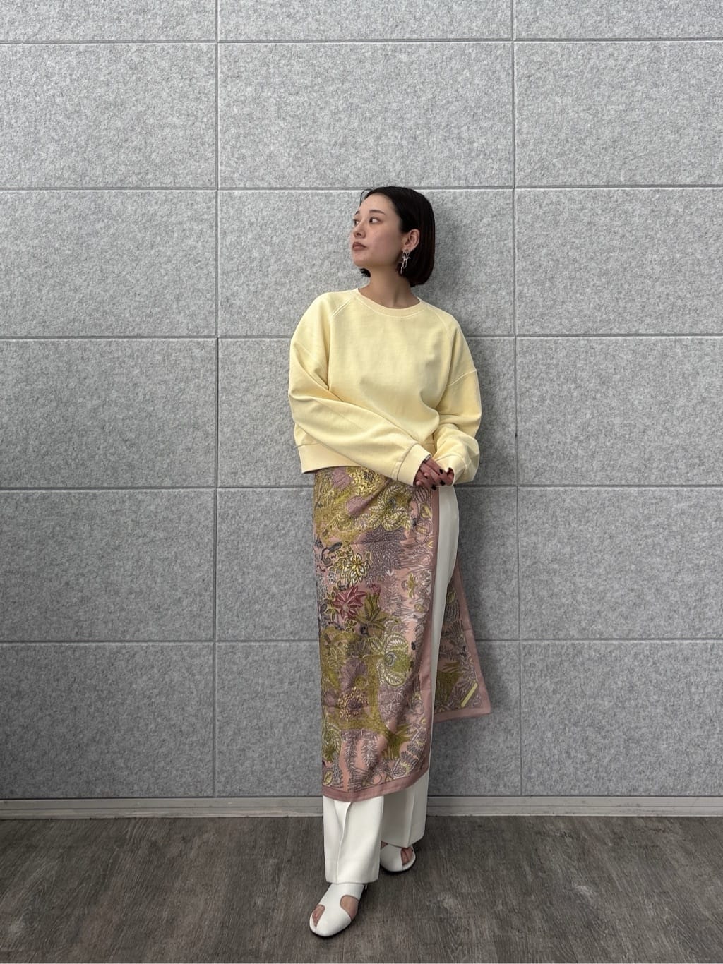 ayanoさんの「INDIVI｜ワイドスリーブカラースウェット」を使ったコーディネート