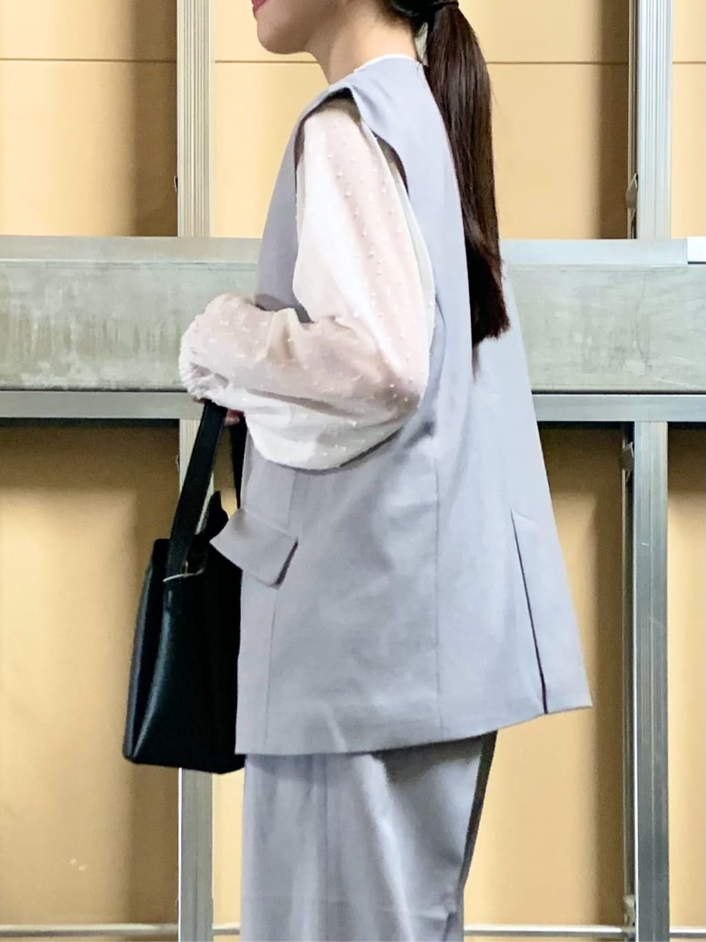 sahoさんの「THE SHOP TK｜【通勤にもカジュアルにも】CAVIAN ジレ/セットアップ可」を使ったコーディネート
