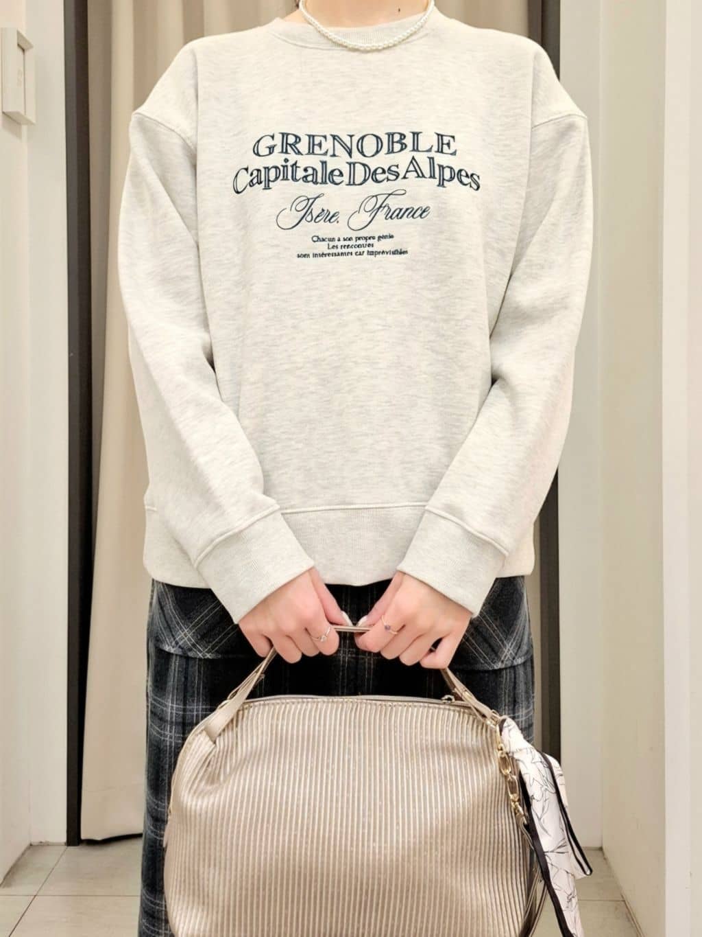 なーちゃんさんの「grove｜プレッピーロゴ裏起毛スウェット」を使ったコーディネート