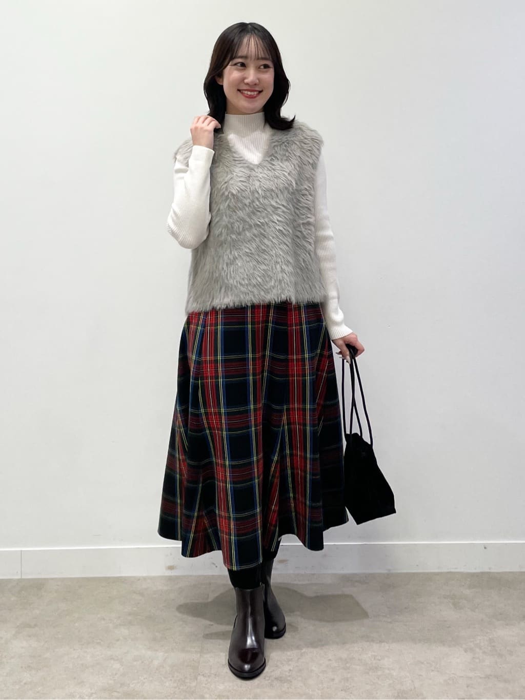 yukariさんの「Dessin｜【2点セット・洗える】シャギーベストニットワンピース」を使ったコーディネート