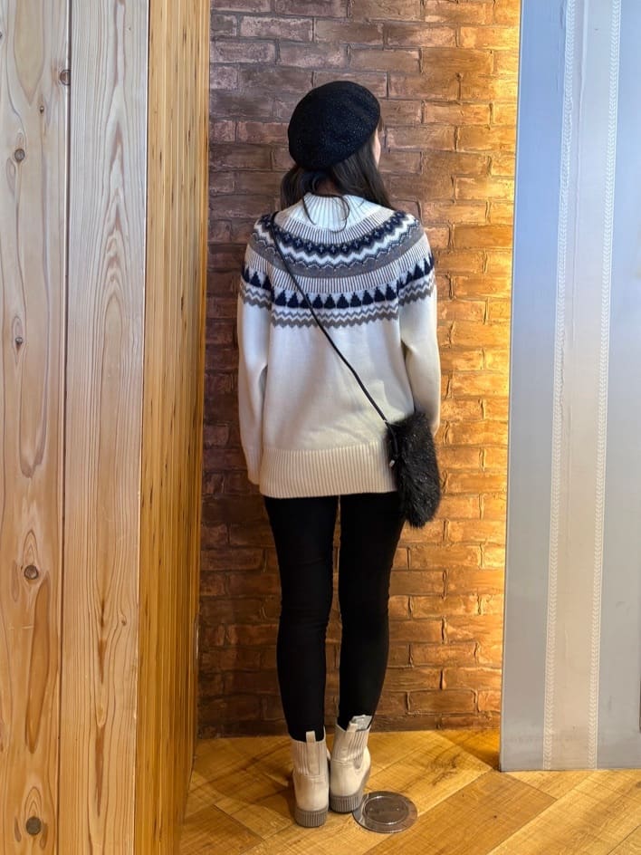 mieさんの「SHOO･LA･RUE｜【洗濯機可/S-LL】配色が大人かわいい　フェアアイル柄求心ニット」を使ったコーディネート