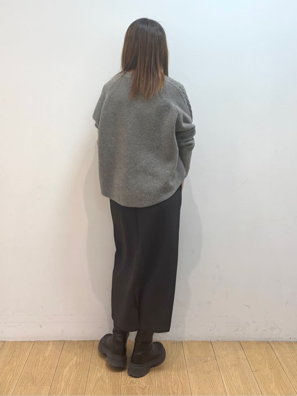 mikkoさんの「INDIVI｜【洗える】ケーブルデザイン ラウンドヘムニット」を使ったコーディネート