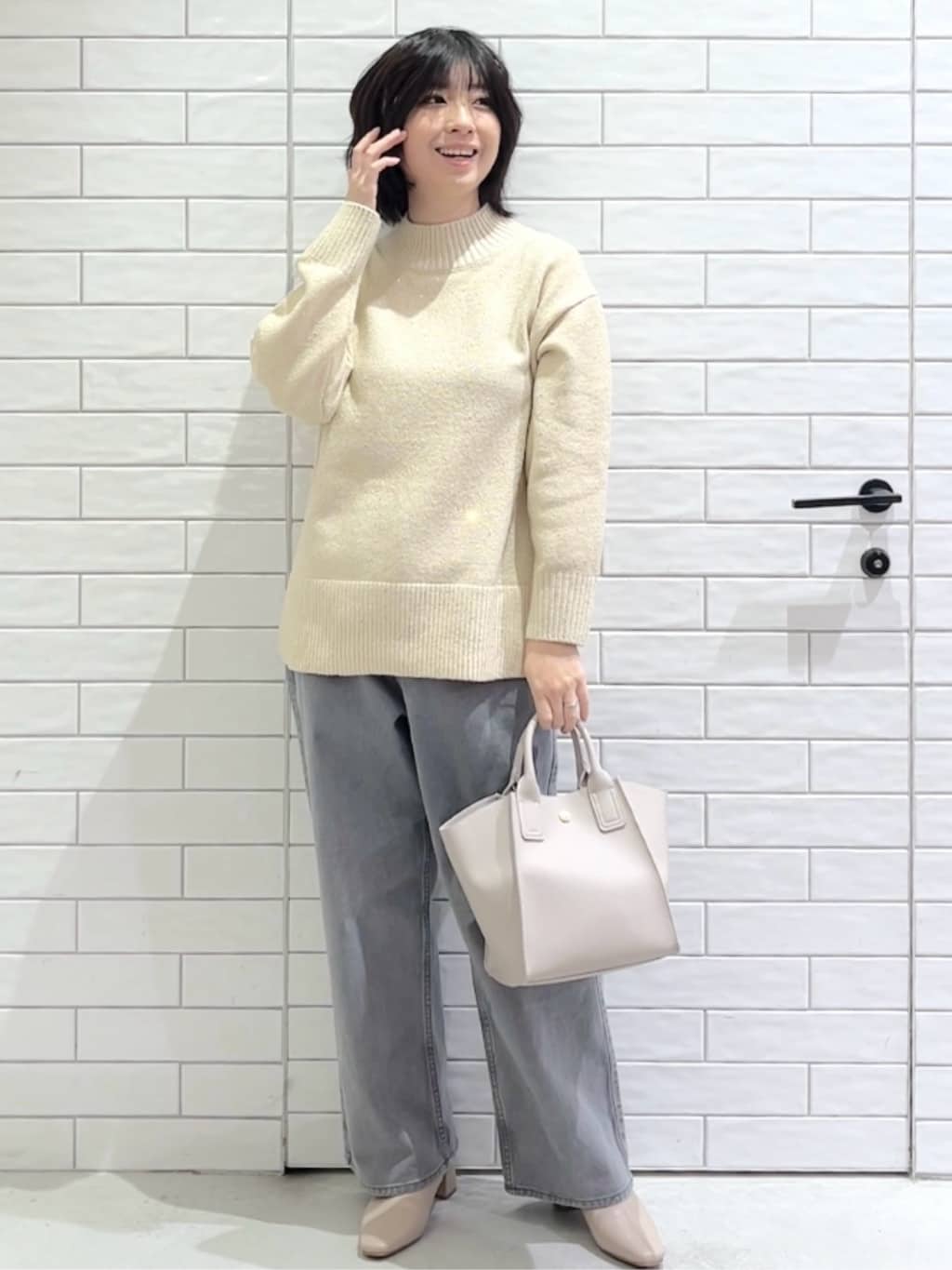 しおりさんの「OPAQUE.CLIP｜ヴィンテージカラーワイドストレートパンツ【洗濯機OK】」を使ったコーディネート