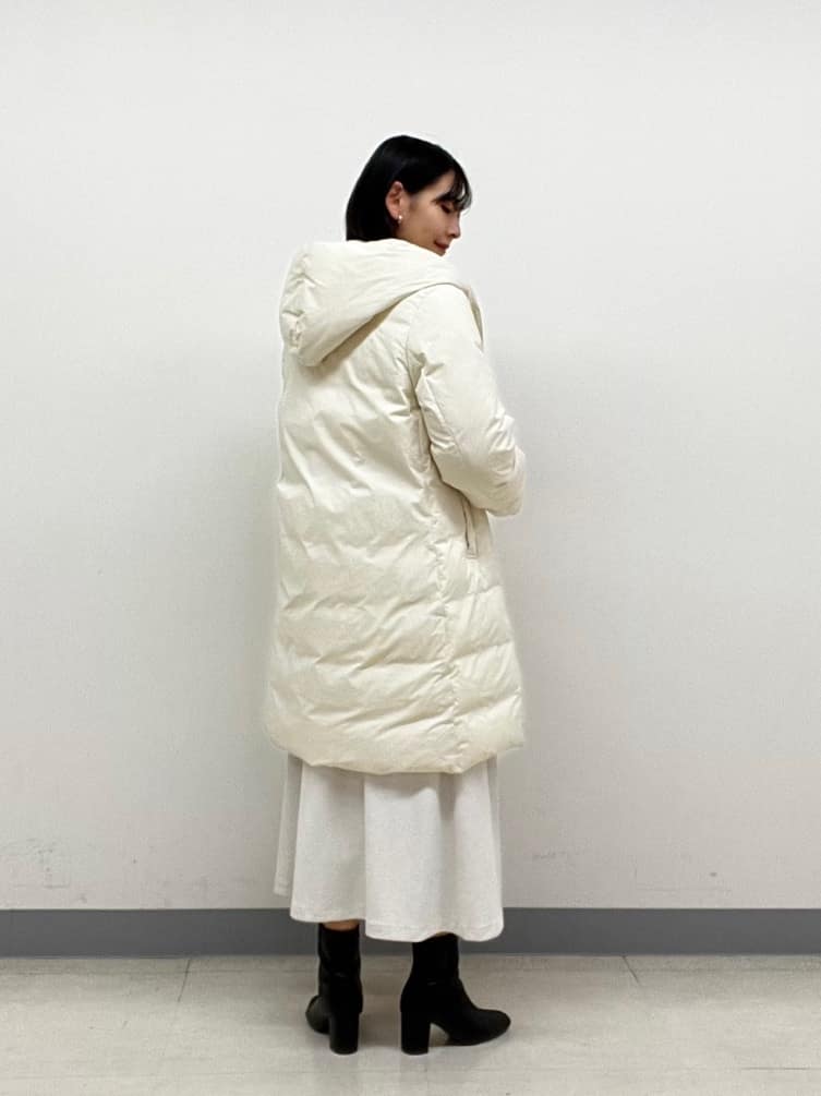 hinanoさんの「INDIVI｜【撥水／洗える】ステッチレス ロングダウンコート」を使ったコーディネート