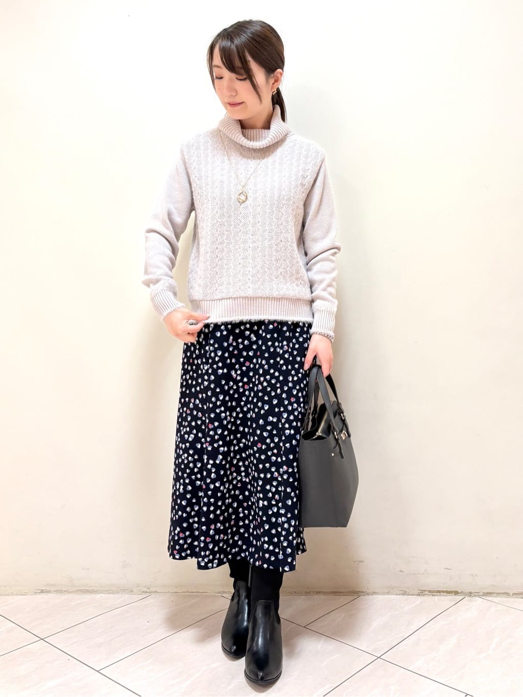 mikiさんの「Reflect｜【ほんのりラメ感◎】ふわふわフェザーヤーンハイネックニット」を使ったコーディネート