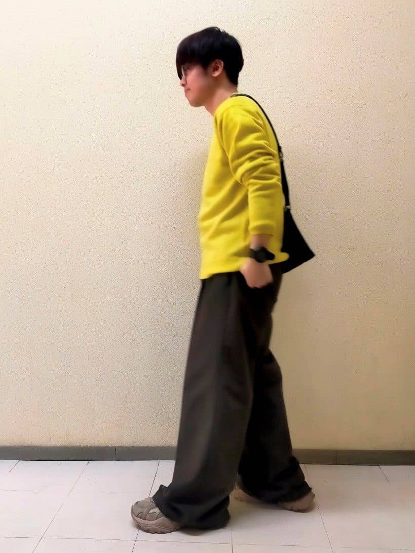 nerさんの「TAKEO KIKUCHI｜【Air Palette Knit】ワンポイント カラーニット プルオーバー」を使ったコーディネート