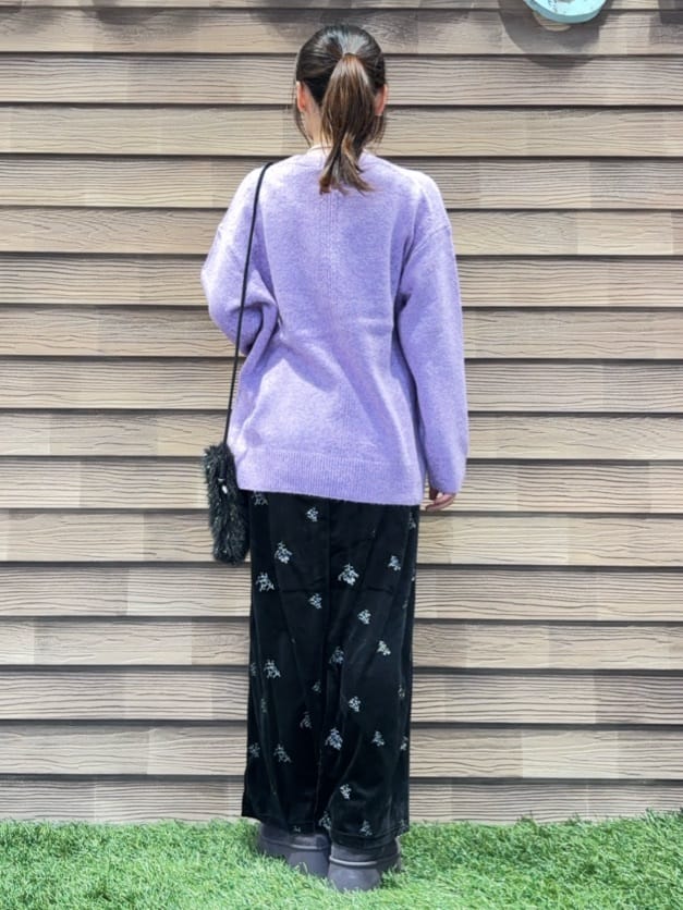 himiさんの「SHOO･LA･RUE｜大人な小花柄が魅力の 刺繍ベロア調ナロースカート」を使ったコーディネート