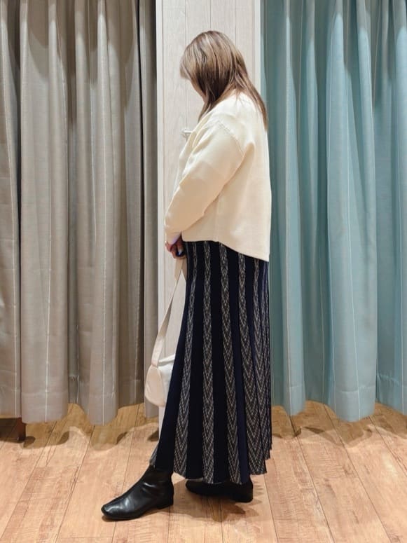 HANAさんの「SHOO･LA･RUE｜【洗濯機可/セットアップ可/インせず着られる】もちもち裾ラウンドニット」を使ったコーディネート
